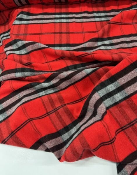 Ateş Kırmızı Oduncu